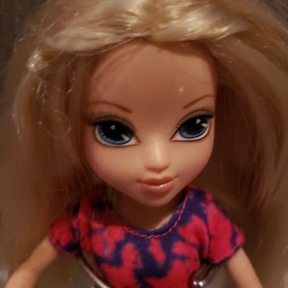 Moxie Girlz Poopsy Pets DI-avery Doll - Picture 3 of 4